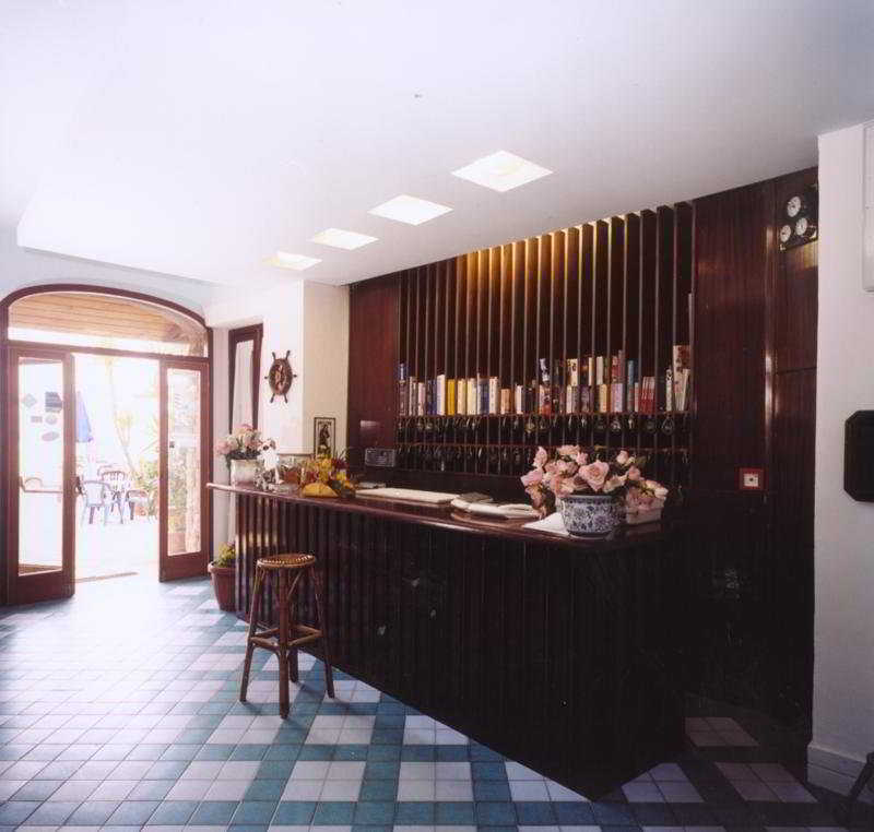 Hotel Baia Di Puolo มัสซาลูเบรนเซ ภายนอก รูปภาพ